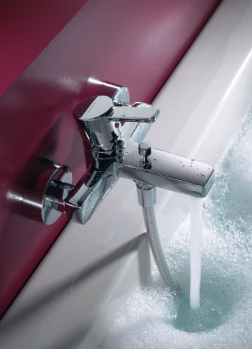 Смеситель для ванны Kludi Zenta 386700575 хром, настенный, литой рычаг, аэратор М 24 х 1