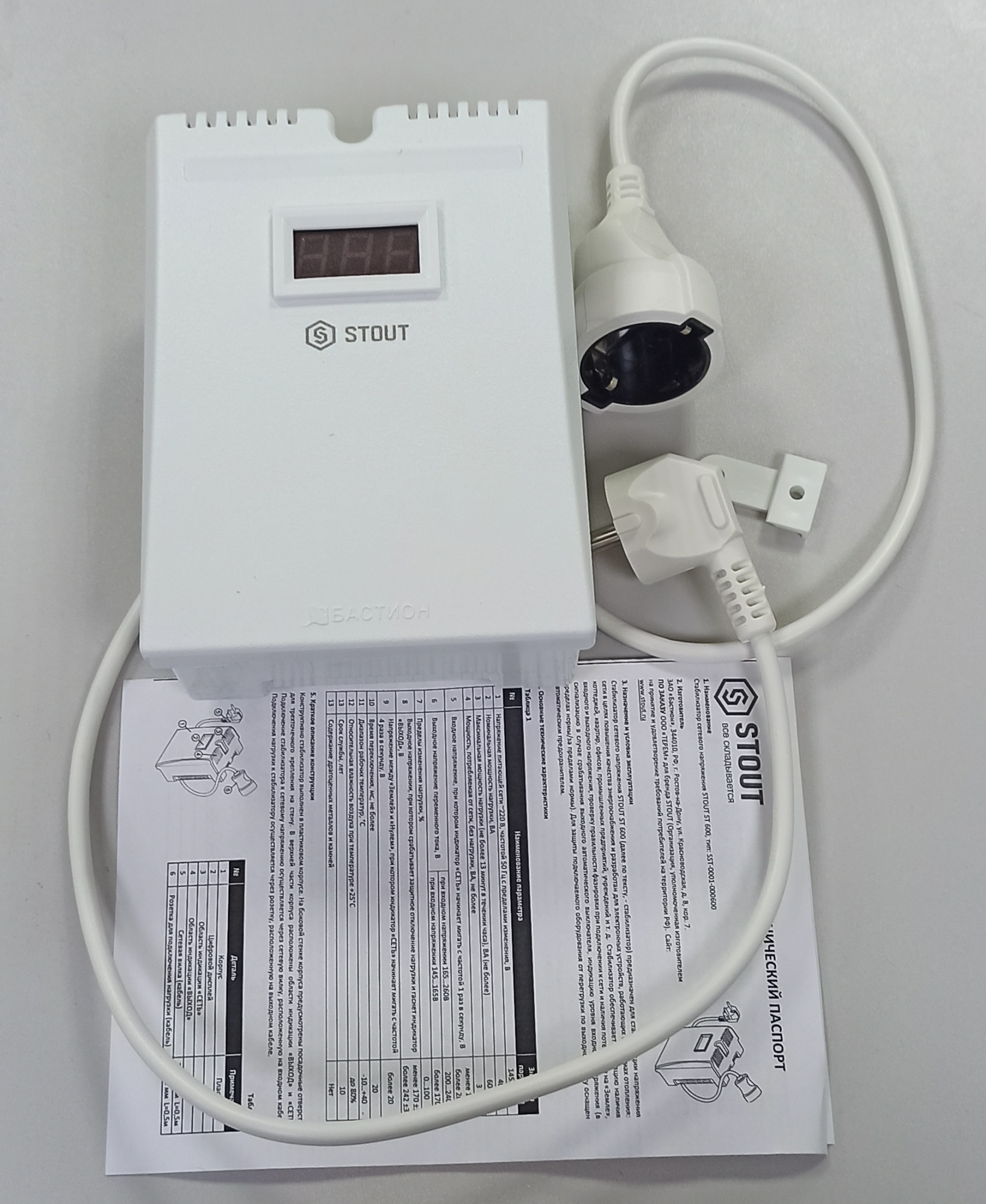 Стабилизатор напряжения Stout ST 600